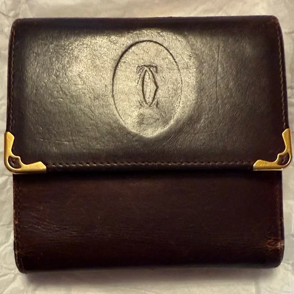 Pre-Loved Cartier Les Must Line burgundy Leather Wallet with KISS Lock Coin - Picture 3 of 16